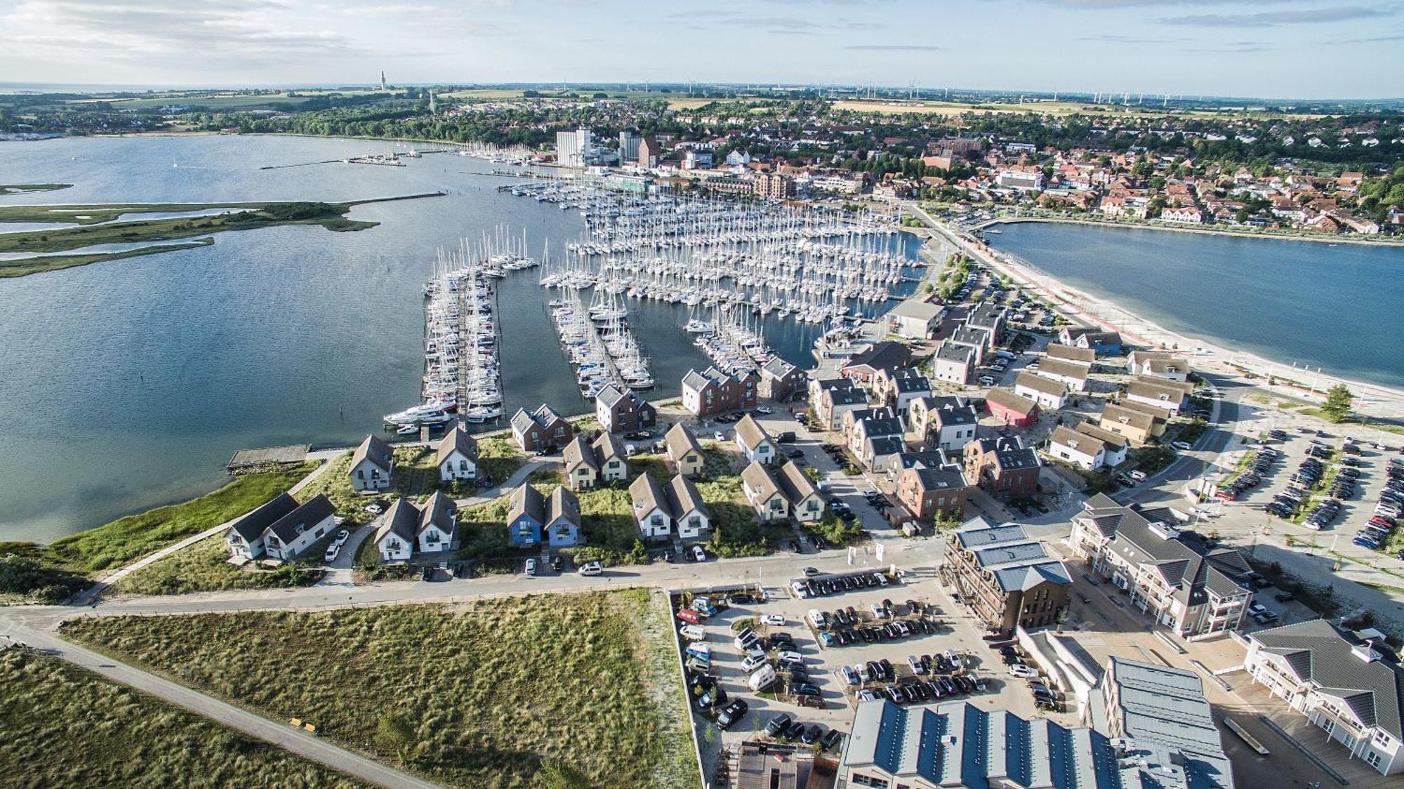 Ostsee - Reetdachhaus Nr 36 "Warder" Im Strand Resort Heiligenhafen Buitenkant foto