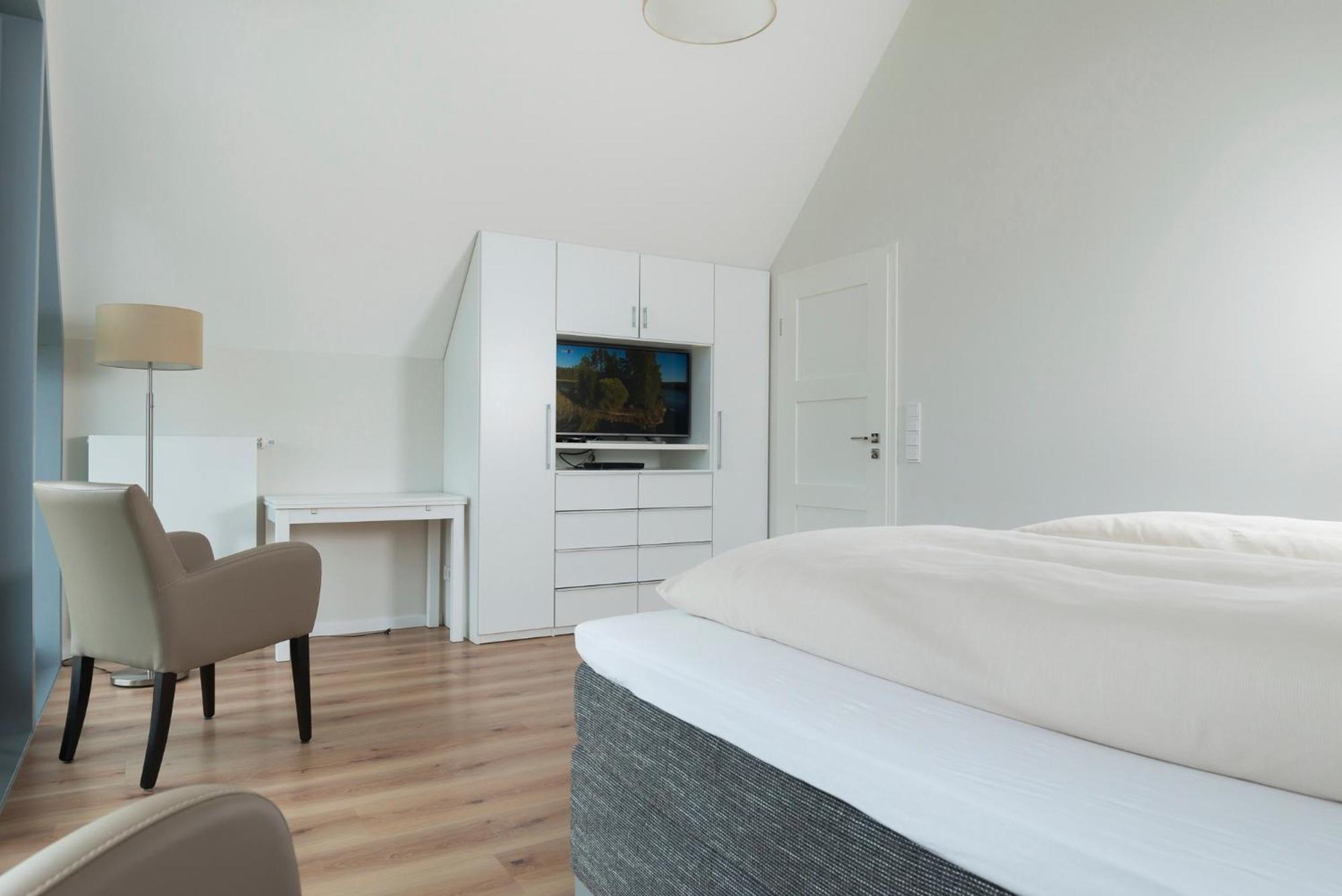 Ostsee - Reetdachhaus Nr 36 "Warder" Im Strand Resort Heiligenhafen Buitenkant foto